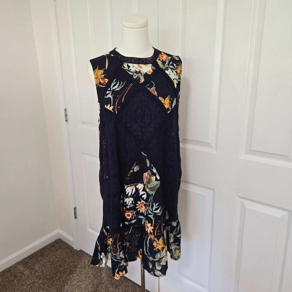 Umgee Floral Crochet Lace Dress Womens Medium Navy Blue Ruffle‎ Hem A2854